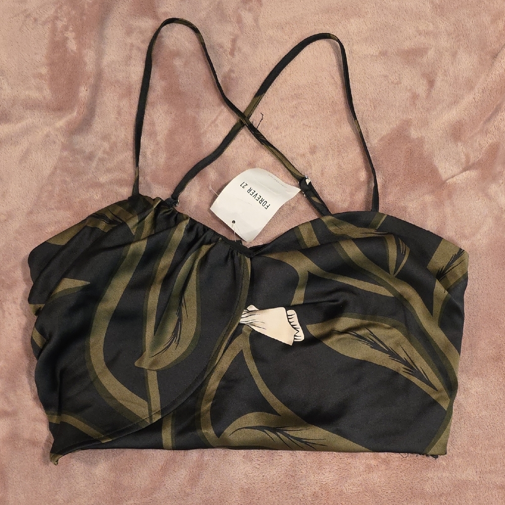 Chic Black and Green Crop Top